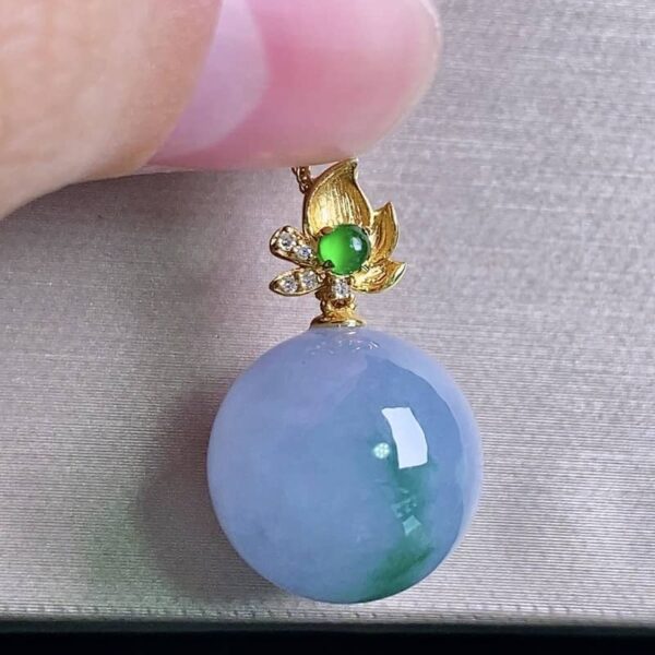 Perfect 18K Gold Lavender Floating Flower Jadeite Bead Pendant, 13.1mm, showcasing soft color and ethereal piao hua.
