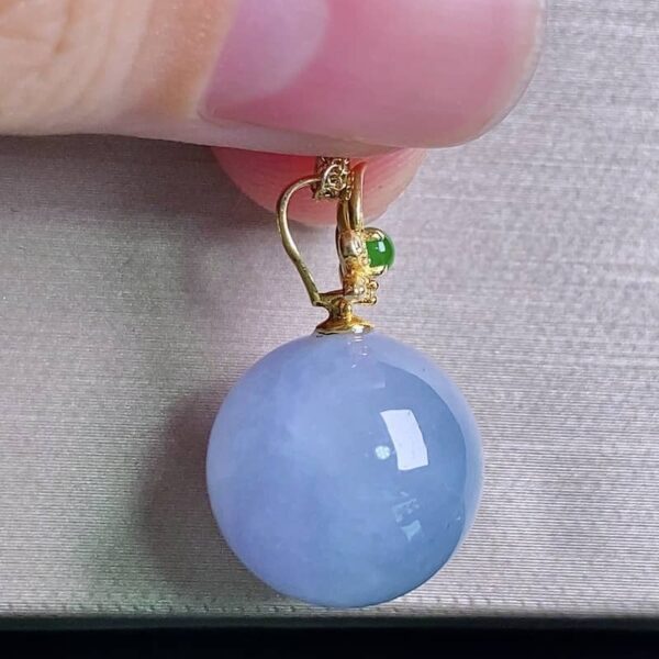 Perfect 18K Gold Lavender Floating Flower Jadeite Bead Pendant, 13.1mm, showcasing soft color and ethereal piao hua.